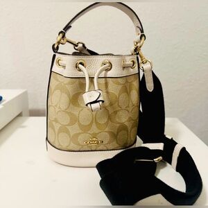 NWOT Coach Dempsey Drawstring Bucket 15 Bag In Signature Canvas And Leather